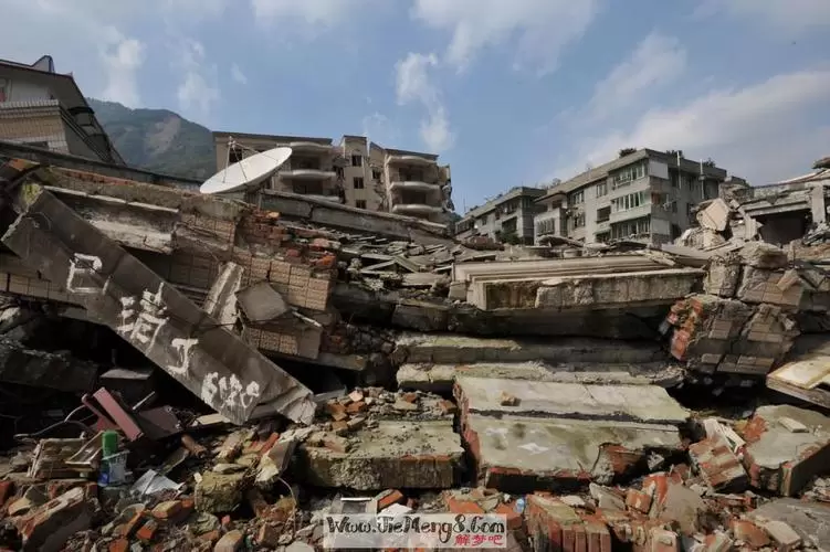 做梦梦见要地震了 女人梦见地震自己安全插图