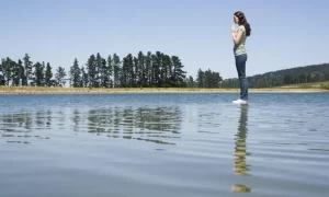 做梦在水里行走 女人梦见鱼是什么意思周公解梦缩略图