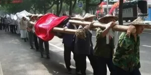 做梦去抬死人 梦见自己抬死人缩略图