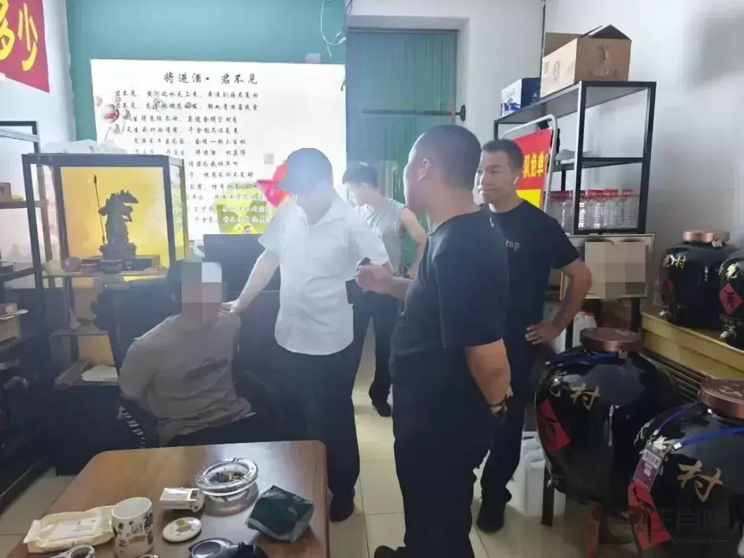 深夜，呼和浩特一“蒙面”男子撬开沿街店铺作案，结果……插图1