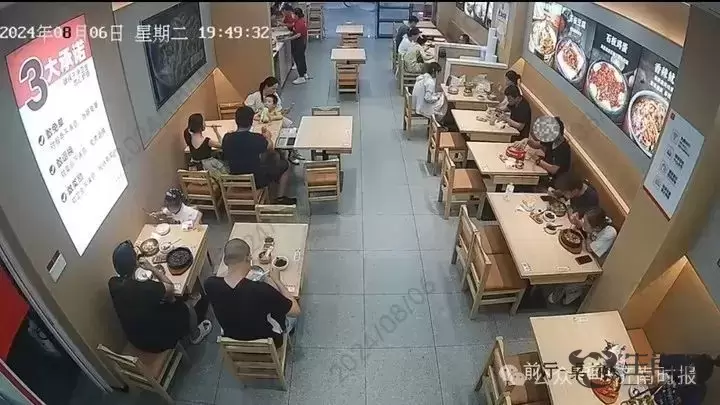 事发济南一门店，男子一番操作后，被警方抓获插图