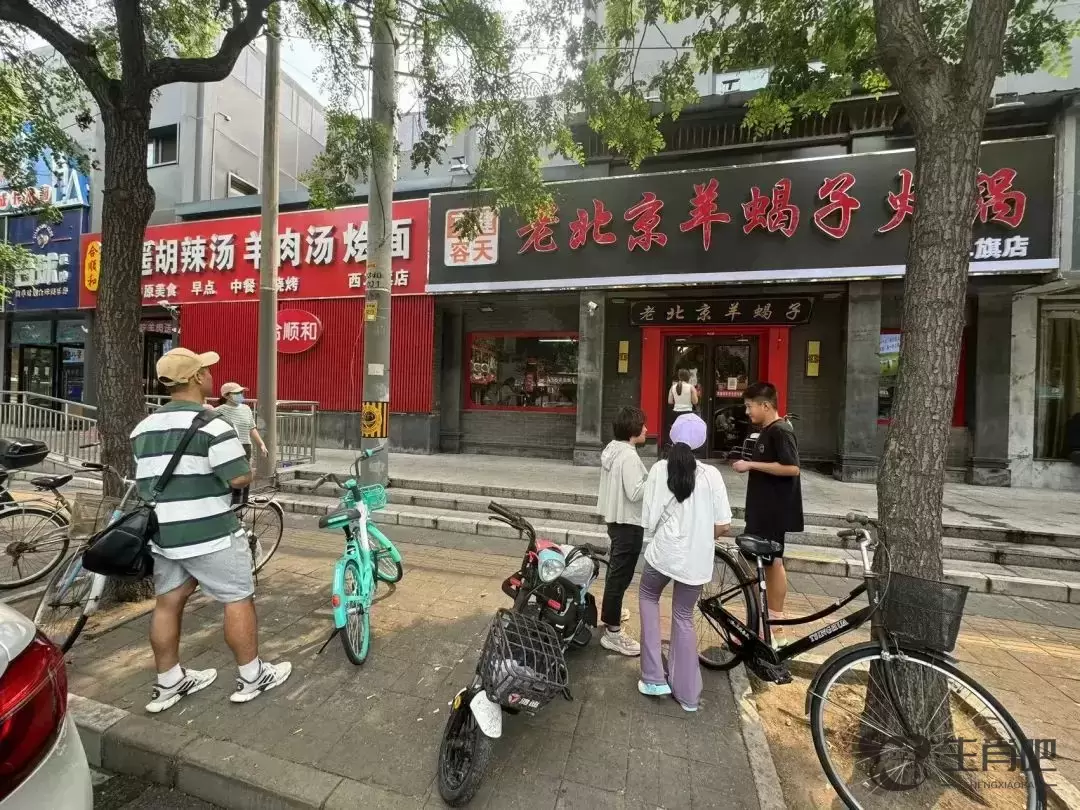 “不为吃饭，就为来致敬英雄！”北京一火锅店店主救人牺牲，市民纷至沓来……插图2