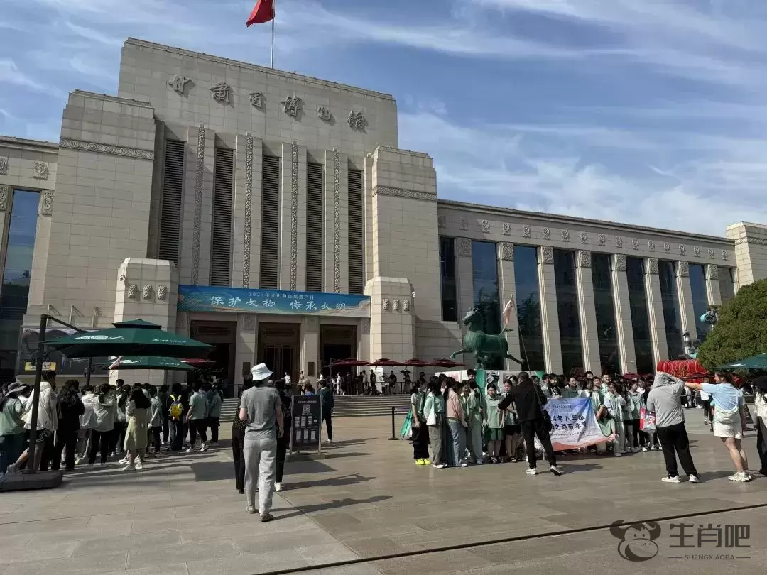 半个月6万元的研学团，“孩子坐在路边玩手机”插图