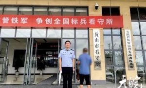 抢夺方向盘致公交车失控，男子被刑拘缩略图